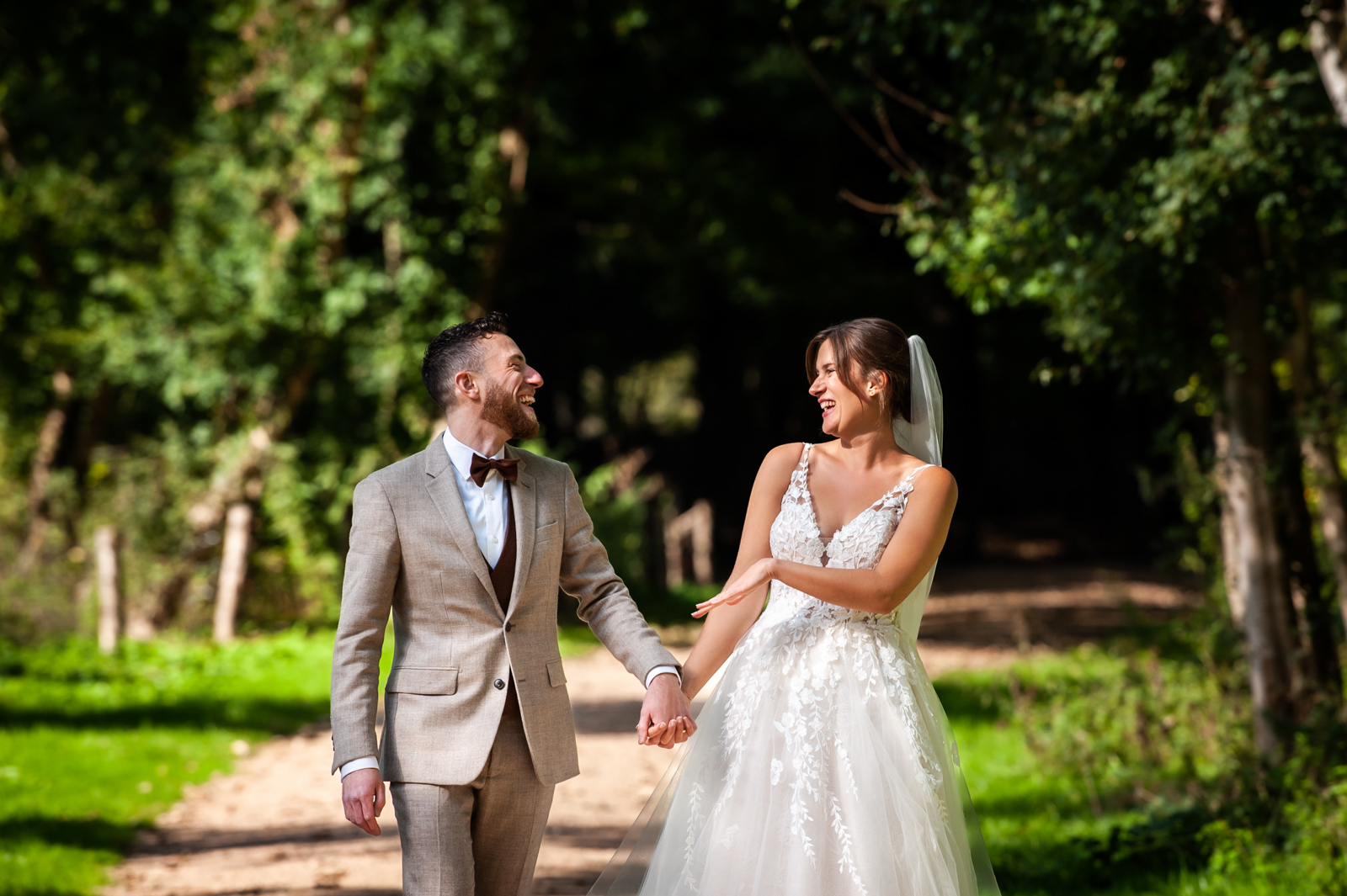 trouwen op landgoed vidaa, trouwen in rotterdam, trouwfotograaf rotterdam, bruidsfotograaf, wat kost een trouwfotograaf, het polderhuis, bergschenhoek