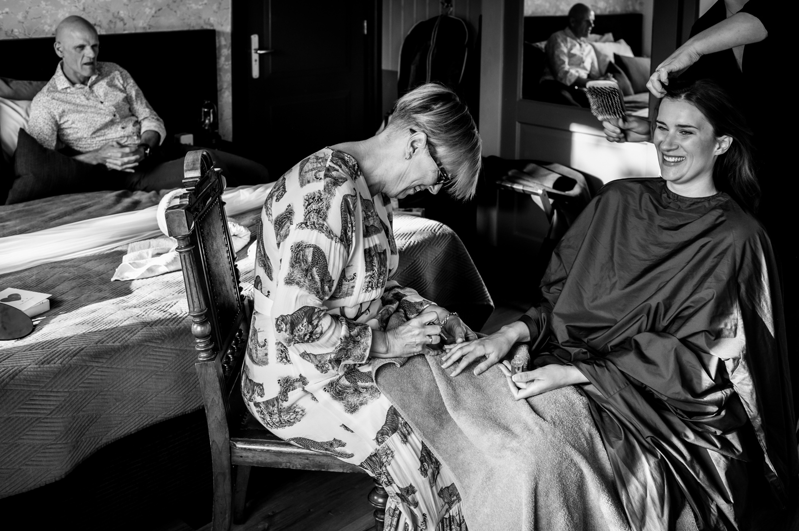 trouwen op landgoed vidaa, trouwen in rotterdam, trouwfotograaf rotterdam, bruidsfotograaf, wat kost een trouwfotograaf, getting ready