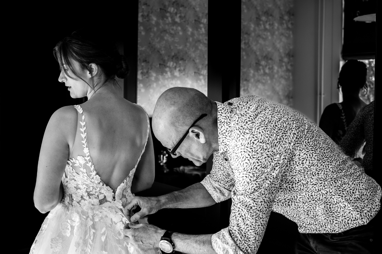 trouwen op landgoed vidaa, trouwen in rotterdam, trouwfotograaf rotterdam, bruidsfotograaf, wat kost een trouwfotograaf, getting ready