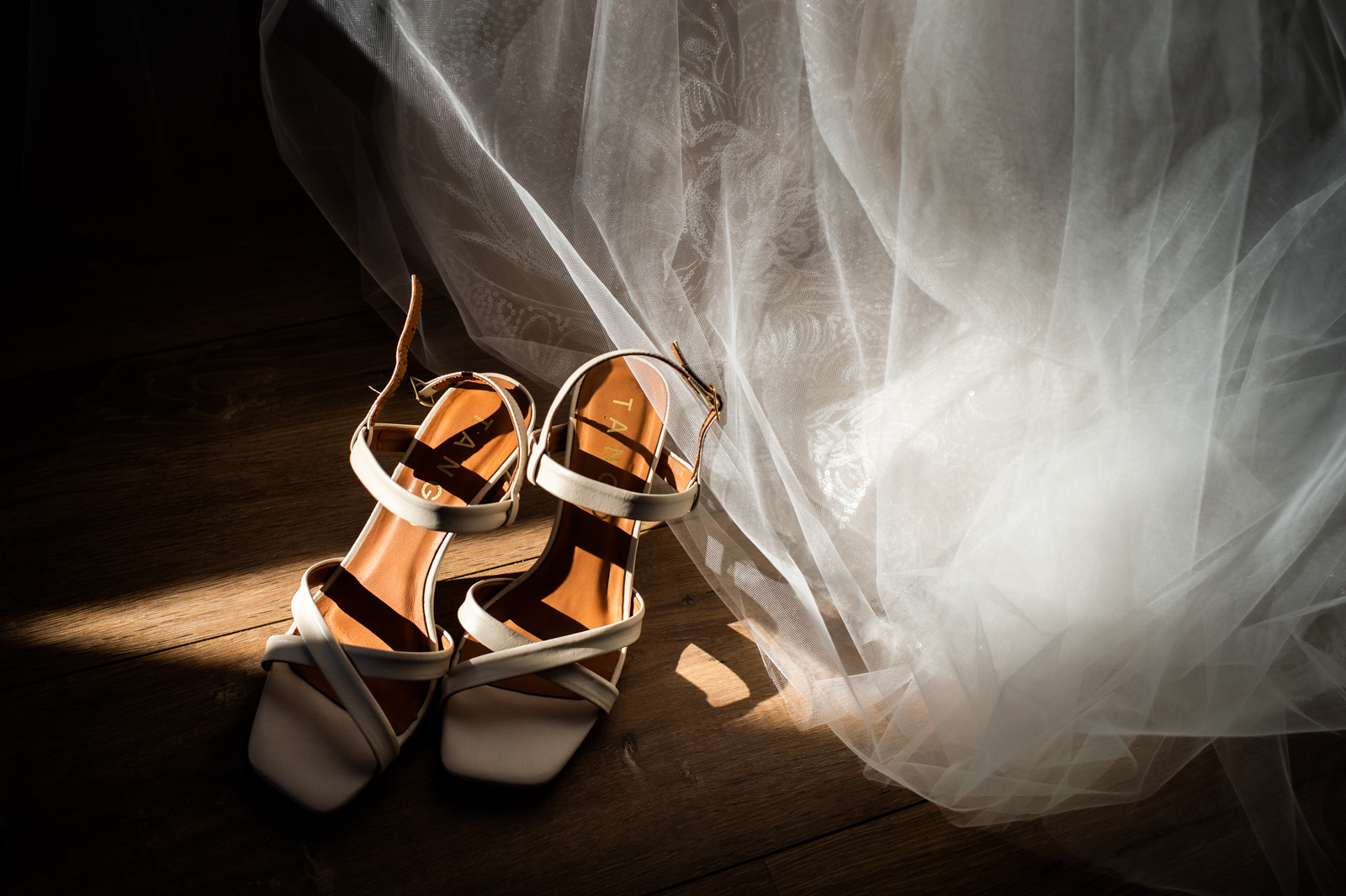 trouwen op landgoed vidaa, trouwen in rotterdam, trouwfotograaf rotterdam, bruidsfotograaf, wat kost een trouwfotograaf, getting ready