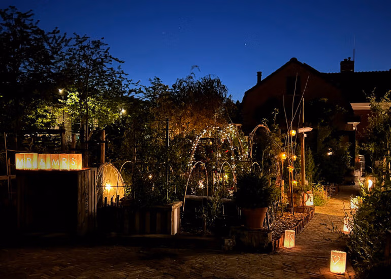 guesthouse rotterdam, huwelijksnacht rotterdam, huwelijksovernachting rotterdam, bed and breakfast rotterdam, vakantiehuisje rotterdam, tinyhouse rotterdam